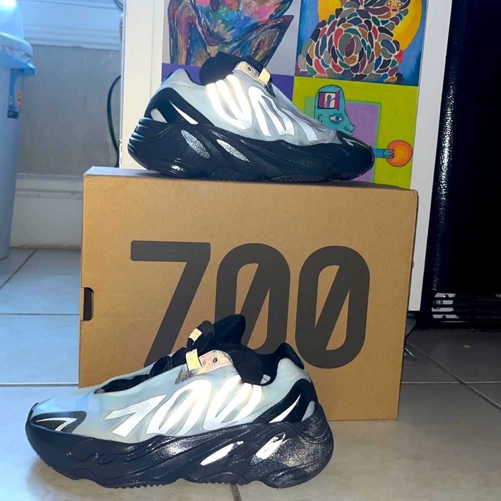 AUTHENTIC YEEZY 700 MNVN BOOST